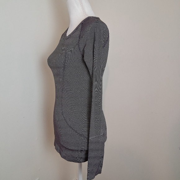 Lululemon Swiftly Tech Long Sleeve CrewWhite / White / Black (Striped) Size 4 - Picture 8 of 11